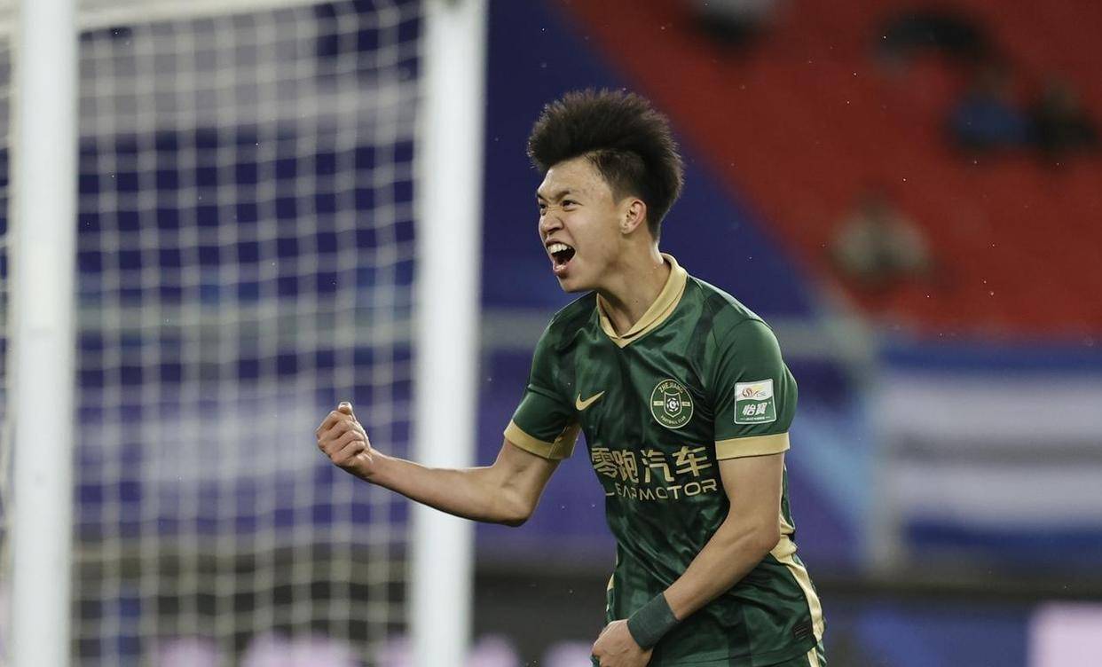 雷竞技电竞直播-关于赛前浙江队再遭质疑集结日毕尔巴鄂竞技更衣室发声，现场解说直呼：转折点费耶诺德止住颓势的信息